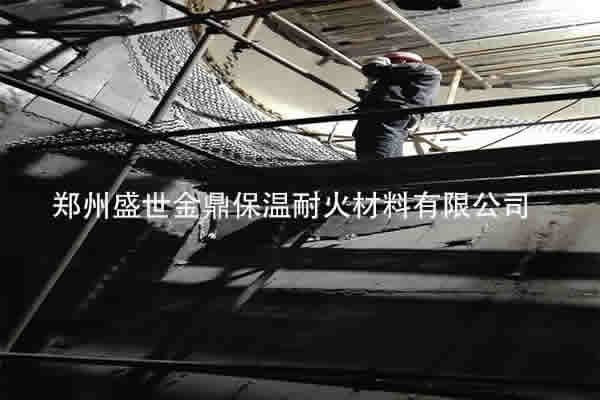 盛世金鼎耐磨耐火可塑料施工現(xiàn)場(chǎng)